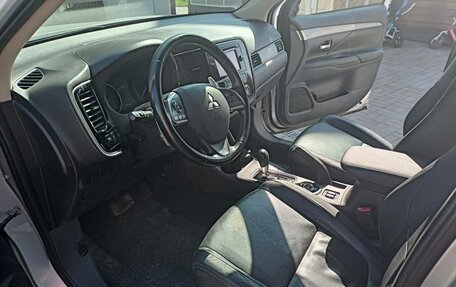 Mitsubishi Outlander III рестайлинг 3, 2013 год, 1 580 000 рублей, 3 фотография