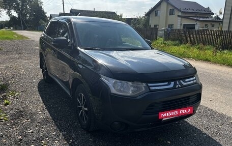 Mitsubishi Outlander III рестайлинг 3, 2013 год, 1 200 000 рублей, 2 фотография