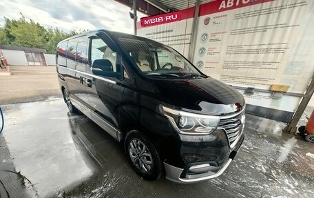 Hyundai H-1 II рестайлинг, 2018 год, 3 300 000 рублей, 1 фотография