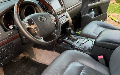 Toyota Land Cruiser 200, 2010 год, 2 999 999 рублей, 8 фотография