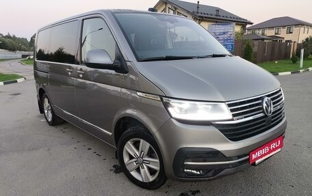 Volkswagen Multivan T6 рестайлинг, 2020 год, 6 050 000 рублей, 2 фотография