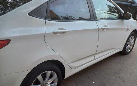 Hyundai Solaris II рестайлинг, 2012 год, 730 000 рублей, 2 фотография