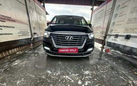 Hyundai H-1 II рестайлинг, 2018 год, 3 300 000 рублей, 2 фотография