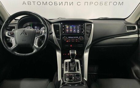 Mitsubishi Pajero Sport III рестайлинг, 2017 год, 2 675 000 рублей, 7 фотография