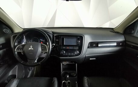 Mitsubishi Outlander III рестайлинг 3, 2014 год, 1 297 000 рублей, 10 фотография