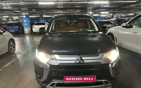 Mitsubishi Outlander III рестайлинг 3, 2020 год, 2 650 000 рублей, 1 фотография