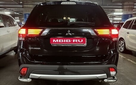 Mitsubishi Outlander III рестайлинг 3, 2020 год, 2 650 000 рублей, 5 фотография