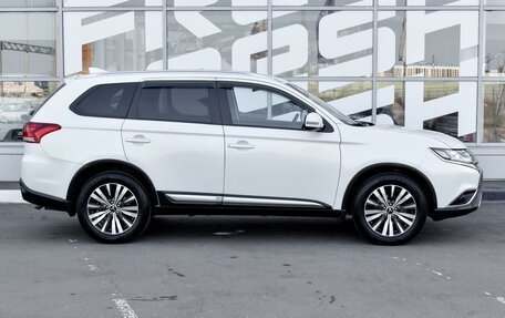 Mitsubishi Outlander III рестайлинг 3, 2019 год, 2 629 000 рублей, 5 фотография