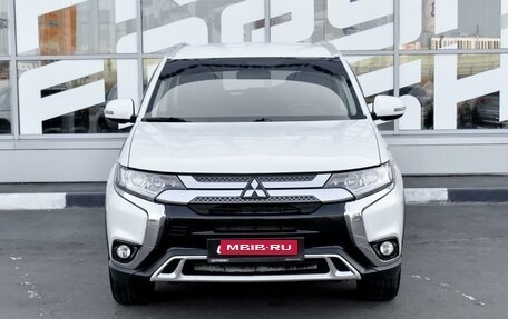 Mitsubishi Outlander III рестайлинг 3, 2019 год, 2 629 000 рублей, 3 фотография