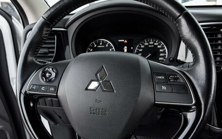 Mitsubishi Outlander III рестайлинг 3, 2019 год, 2 629 000 рублей, 17 фотография