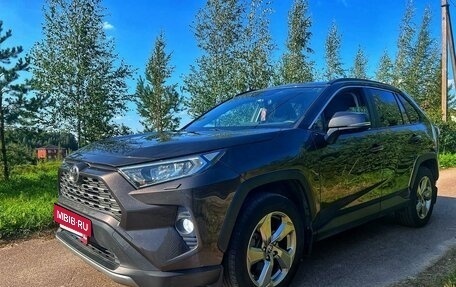 Toyota RAV4, 2020 год, 3 560 000 рублей, 2 фотография