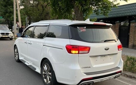 KIA Carnival III, 2016 год, 2 900 000 рублей, 3 фотография