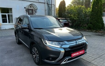 Mitsubishi Outlander III рестайлинг 3, 2020 год, 2 400 000 рублей, 1 фотография