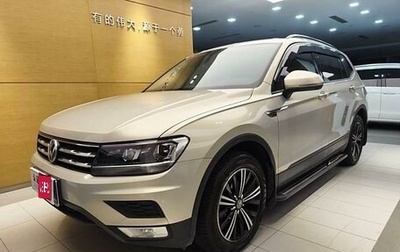 Volkswagen Tiguan II, 2019 год, 2 400 000 рублей, 1 фотография