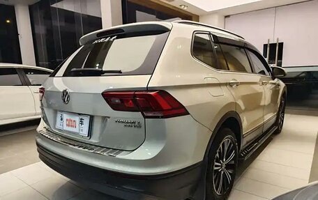 Volkswagen Tiguan II, 2019 год, 2 400 000 рублей, 6 фотография