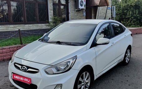 Hyundai Solaris II рестайлинг, 2011 год, 580 000 рублей, 1 фотография