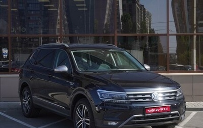 Volkswagen Tiguan II, 2018 год, 3 429 000 рублей, 1 фотография