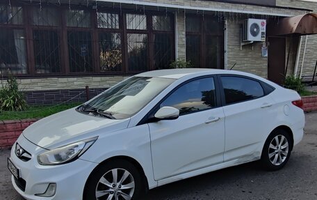 Hyundai Solaris II рестайлинг, 2011 год, 580 000 рублей, 5 фотография