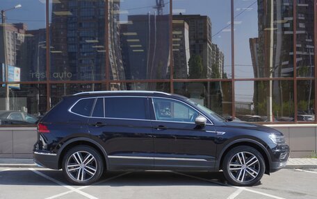 Volkswagen Tiguan II, 2018 год, 3 429 000 рублей, 5 фотография