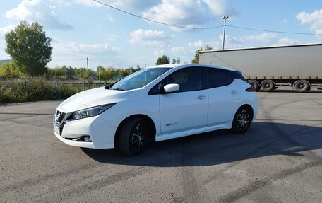 Nissan Leaf II, 2018 год, 1 700 000 рублей, 2 фотография