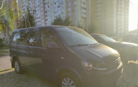 Volkswagen Caravelle T6 рестайлинг, 2019 год, 3 800 000 рублей, 2 фотография