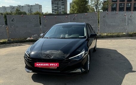 Hyundai Elantra, 2021 год, 2 250 000 рублей, 2 фотография