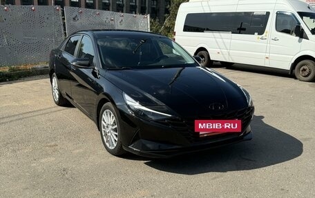 Hyundai Elantra, 2021 год, 2 250 000 рублей, 3 фотография