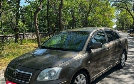 Toyota Avensis III рестайлинг, 2005 год, 850 000 рублей, 1 фотография