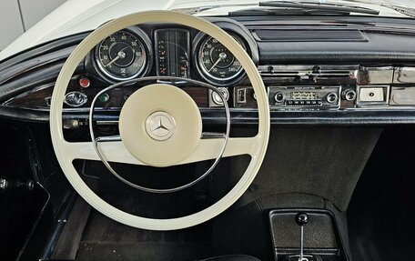 Mercedes-Benz W111, 1970 год, 13 900 000 рублей, 18 фотография