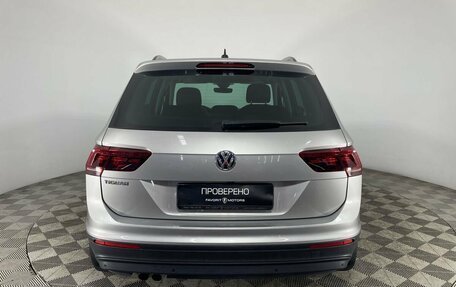 Volkswagen Tiguan II, 2019 год, 2 399 000 рублей, 3 фотография