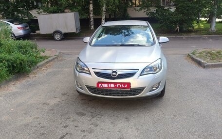 Opel Astra J, 2011 год, 600 000 рублей, 1 фотография