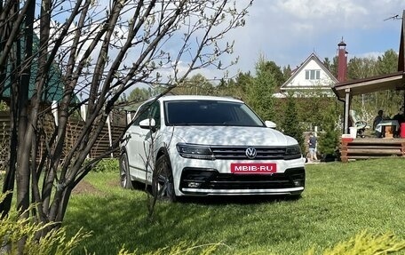 Volkswagen Tiguan II, 2018 год, 3 800 000 рублей, 3 фотография