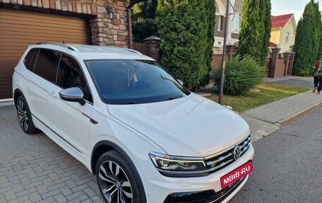 Volkswagen Tiguan II, 2019 год, 3 088 000 рублей, 2 фотография