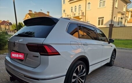 Volkswagen Tiguan II, 2019 год, 3 088 000 рублей, 6 фотография