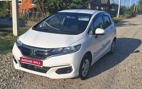 Honda Fit III, 2017 год, 1 380 000 рублей, 2 фотография