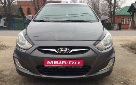 Hyundai Solaris II рестайлинг, 2012 год, 850 000 рублей, 1 фотография