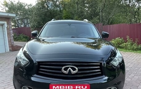 Infiniti QX70, 2015 год, 2 800 000 рублей, 2 фотография