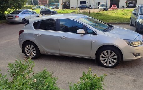 Opel Astra J, 2011 год, 600 000 рублей, 2 фотография