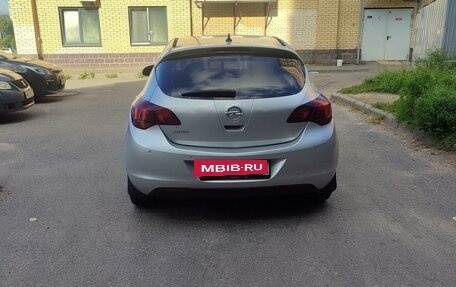 Opel Astra J, 2011 год, 600 000 рублей, 3 фотография