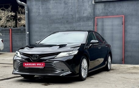 Toyota Camry, 2018 год, 2 820 000 рублей, 2 фотография