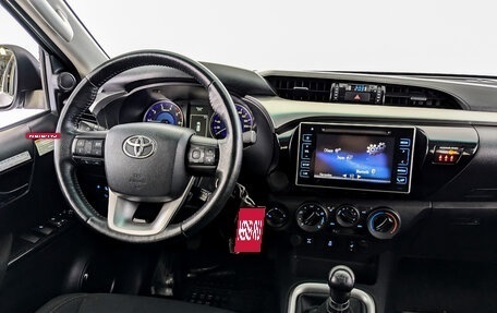 Toyota Hilux VIII, 2019 год, 3 490 000 рублей, 28 фотография