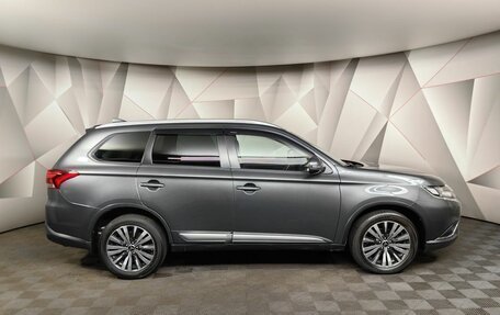 Mitsubishi Outlander III рестайлинг 3, 2019 год, 2 495 000 рублей, 6 фотография