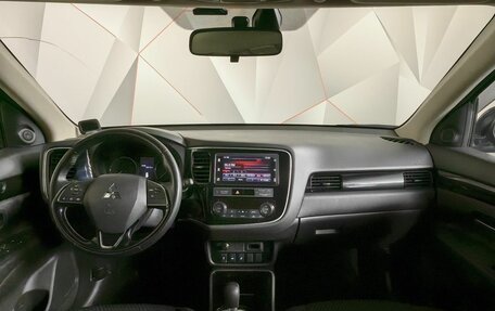 Mitsubishi Outlander III рестайлинг 3, 2019 год, 2 495 000 рублей, 10 фотография