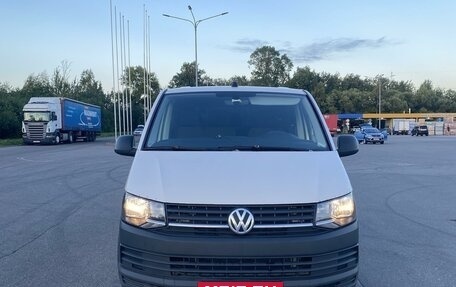 Volkswagen Caravelle T6 рестайлинг, 2017 год, 3 100 000 рублей, 2 фотография