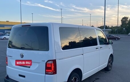 Volkswagen Caravelle T6 рестайлинг, 2017 год, 3 100 000 рублей, 5 фотография