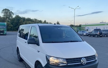 Volkswagen Caravelle T6 рестайлинг, 2017 год, 3 100 000 рублей, 3 фотография