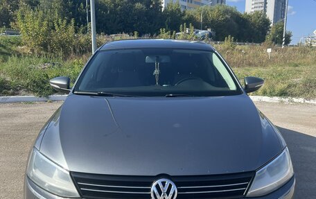 Volkswagen Jetta VI, 2013 год, 1 260 000 рублей, 2 фотография