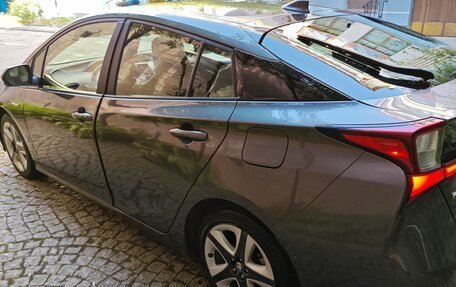 Toyota Prius IV XW50, 2019 год, 2 450 000 рублей, 4 фотография