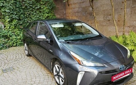 Toyota Prius IV XW50, 2019 год, 2 450 000 рублей, 2 фотография