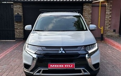 Mitsubishi Outlander III рестайлинг 3, 2021 год, 2 500 000 рублей, 1 фотография